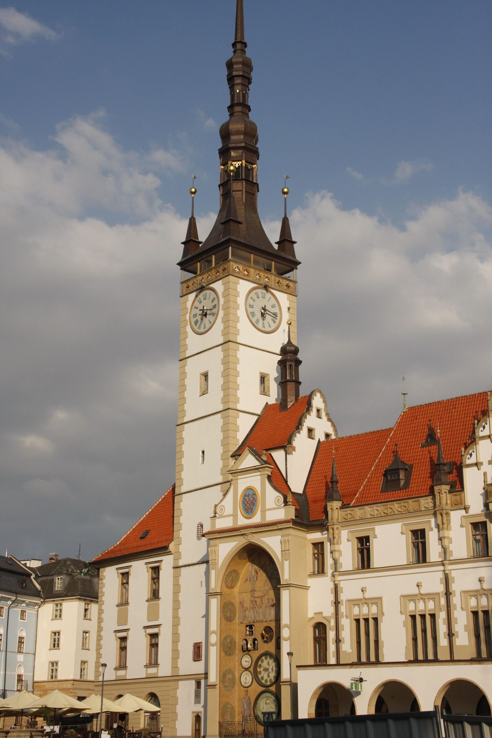Il Municipio di Olomouc, con la torre e l’orologio astronomico.